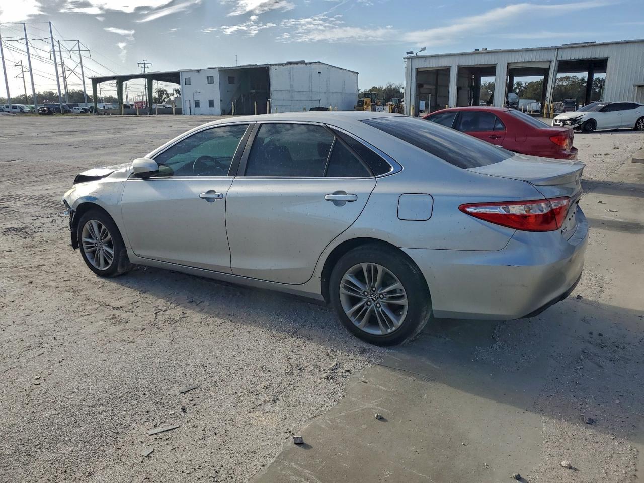 2017 Toyota Camry Le - Фото 2