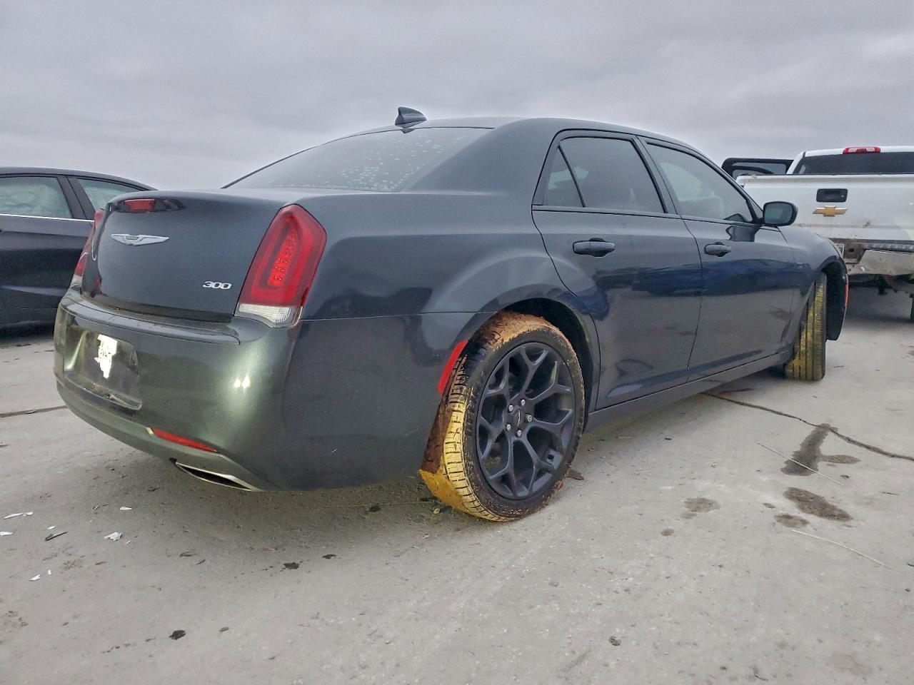 2019 Chrysler 300 Touring - Фото 3