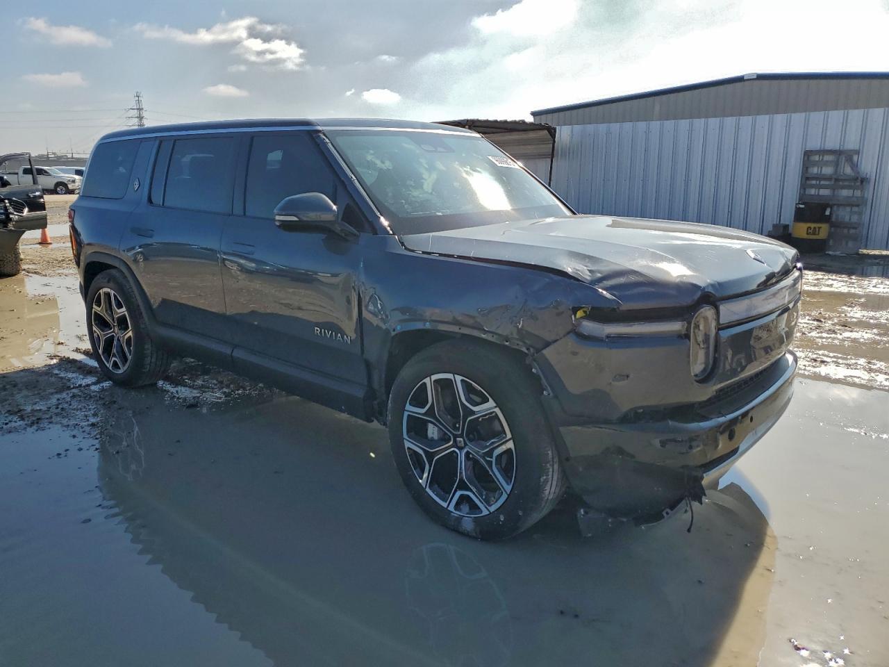2025 Rivian R1S Adventure - Фото 4