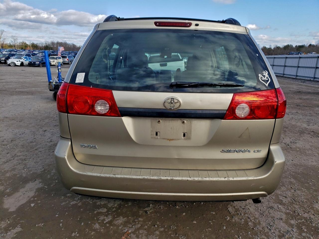 2009 Toyota Sienna Ce - Image 6
