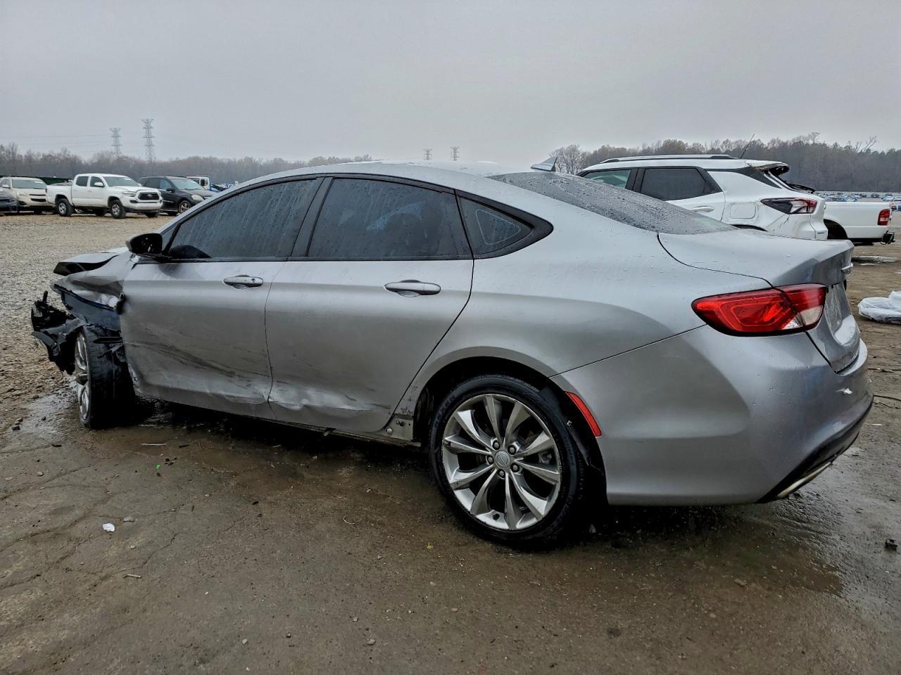 2015 Chrysler 200 S - Image 2