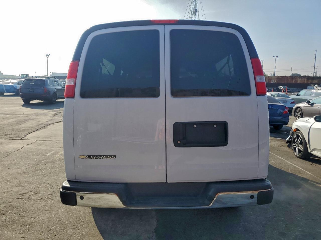 2024 Chevrolet Express G3500 Lt - Фото 6