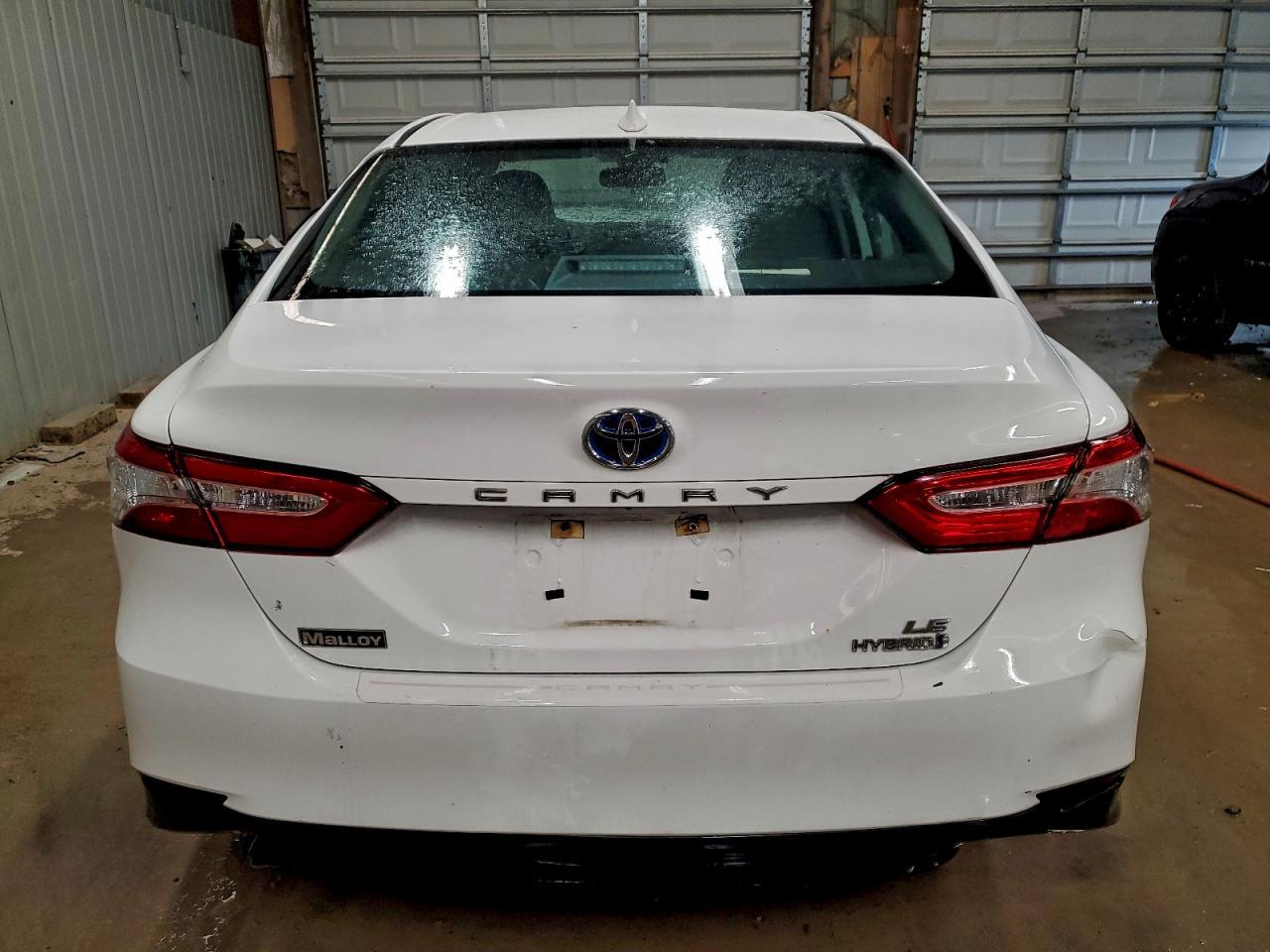 2020 Toyota Camry Le - Фото 6