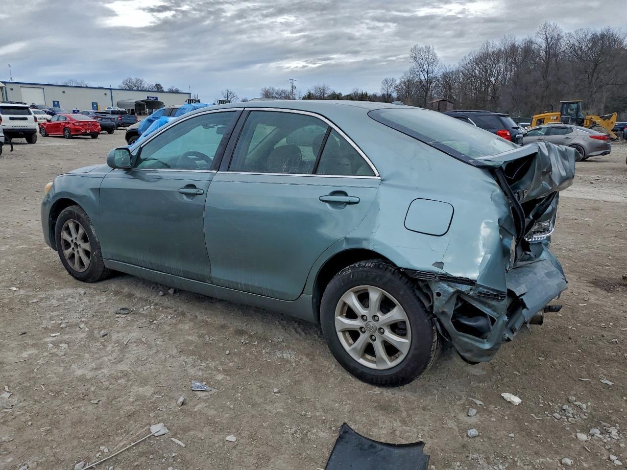 2011 Toyt Camry Base - Фото 2