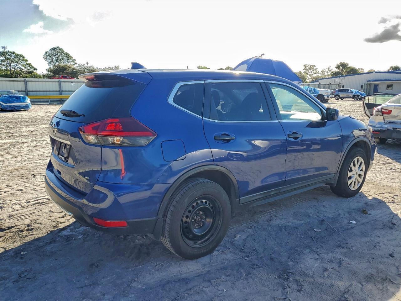 2018 Nissan Rogue S - Image 3
