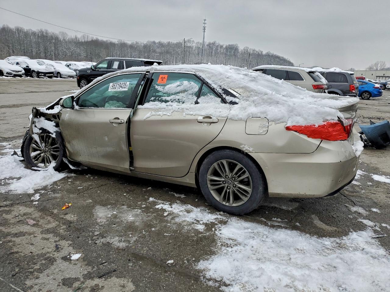 2016 Toyota Camry Le - Фото 2