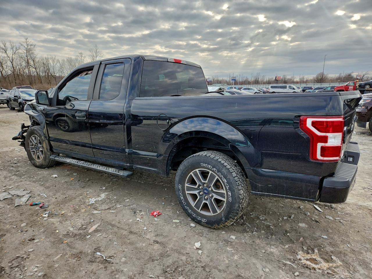 2018 Ford F150 Super Cab - Фото 2