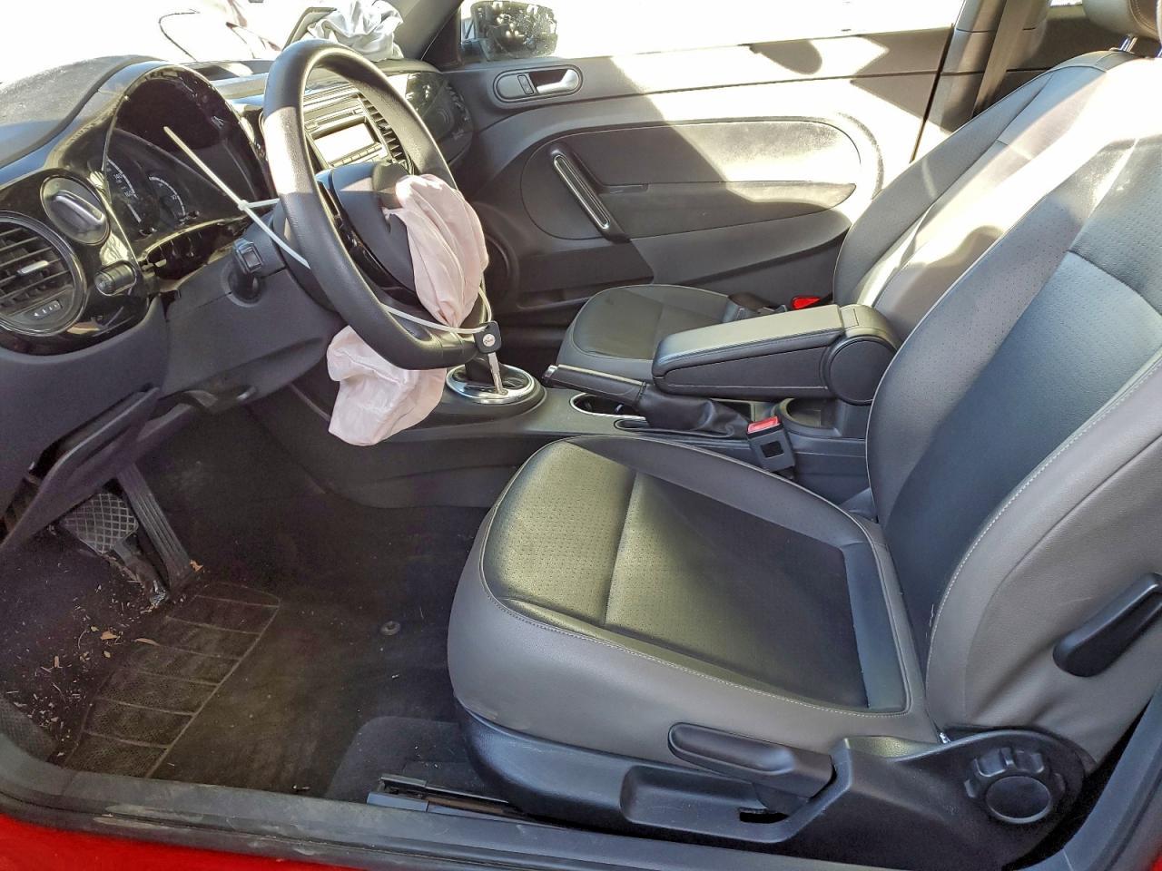 2015 Volkswagen Beetle 1.8T - Фото 7