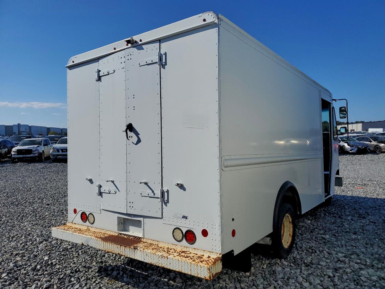 2016 Ford Econoline E350 Super Duty Stripped Chassis - Image 3