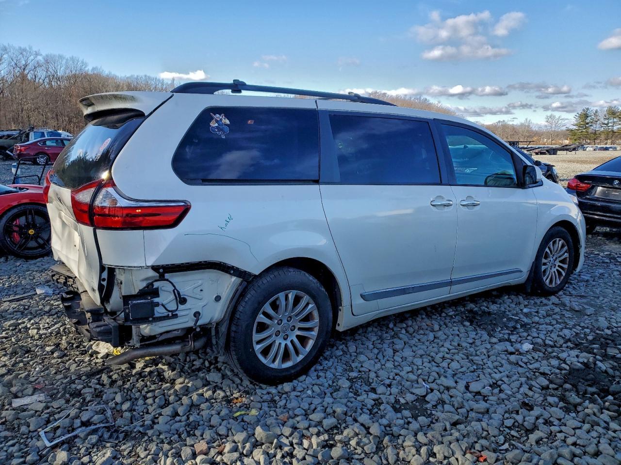 2016 Toyota Sienna Xle - Фото 3
