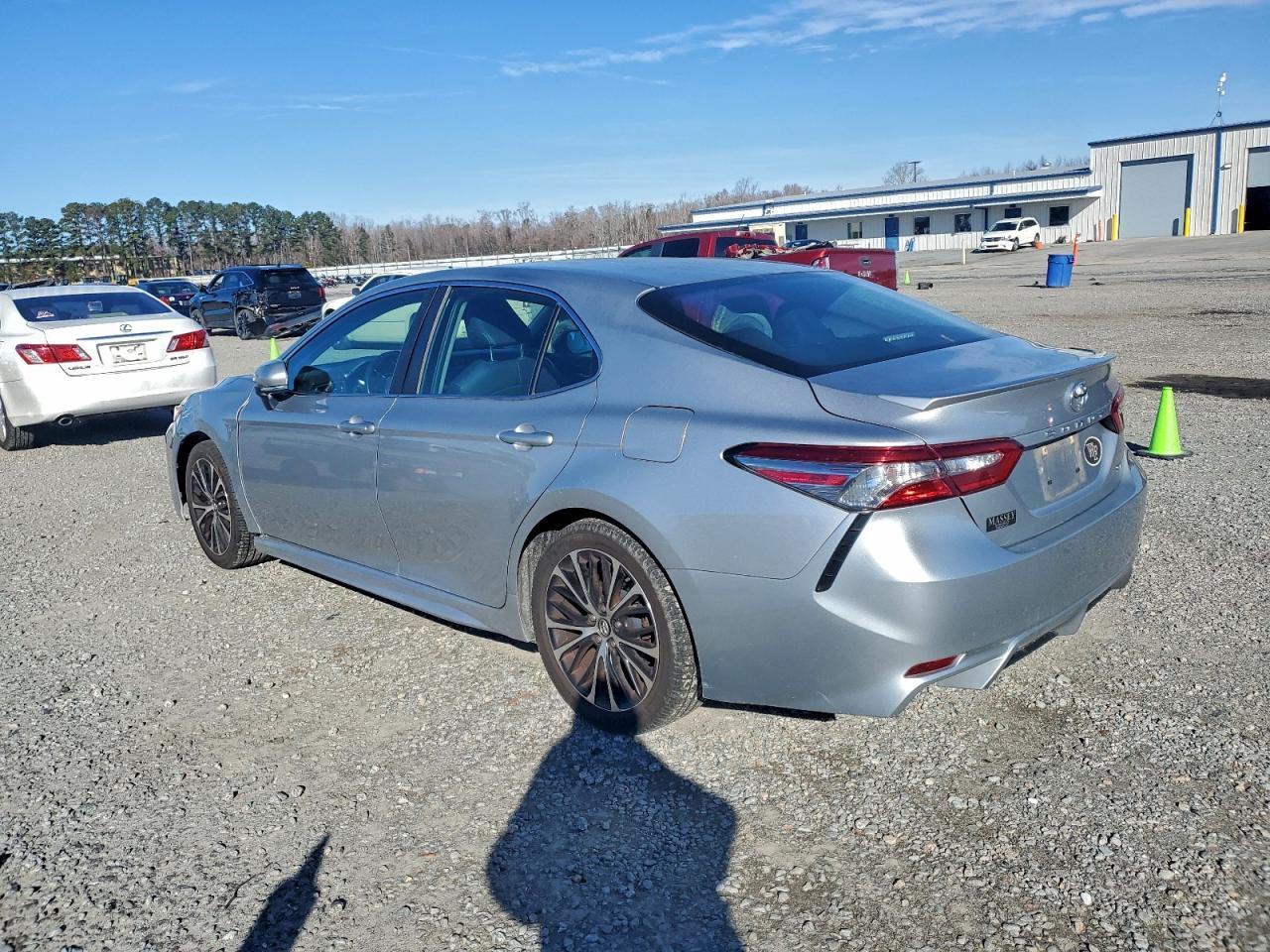 2018 Toyota Camry L - Image 2