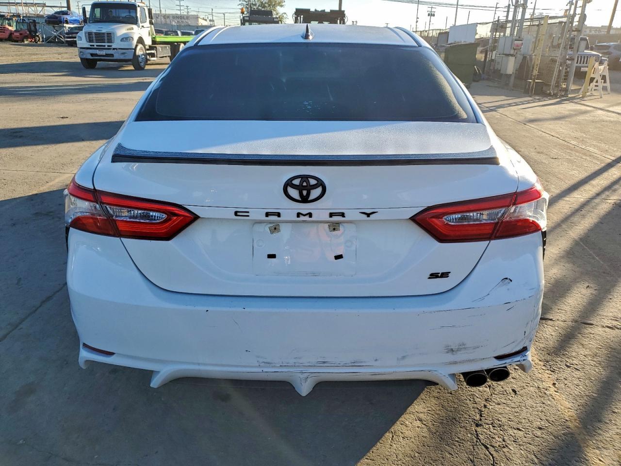 2020 Toyota Camry Se - Фото 6