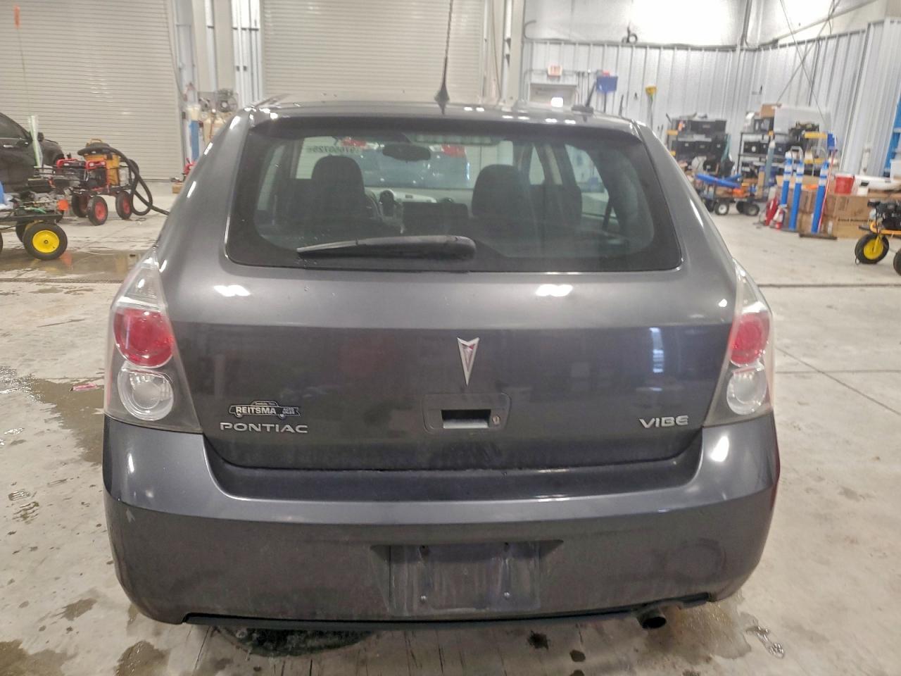 2010 Pontiac Vibe - Image 6