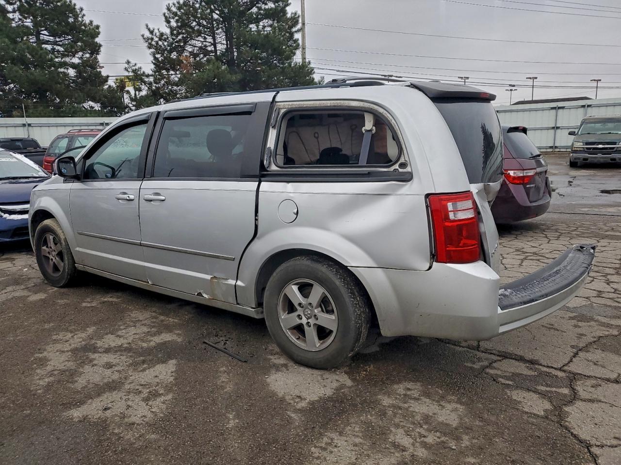 2010 Dodge Grand Caravan Sxt - Image 2