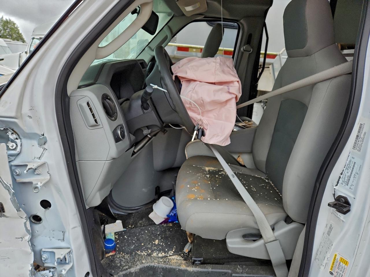 2023 Ford Econoline E450 Super Duty Cutaway Van - Фото 5