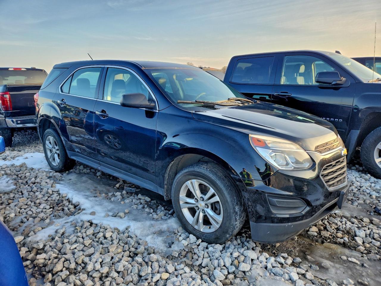 2016 Chevrolet Equinox Ls - Image 4