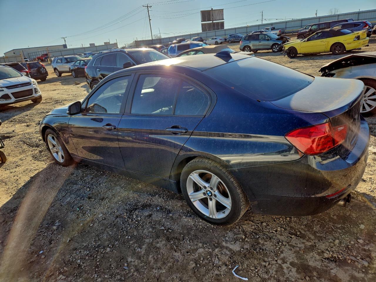 2012 BMW 3 Series - Фото 2