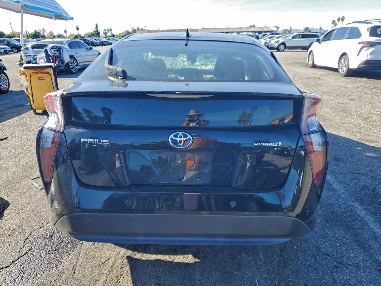 2017 Toyota Prius Two - Фото 6