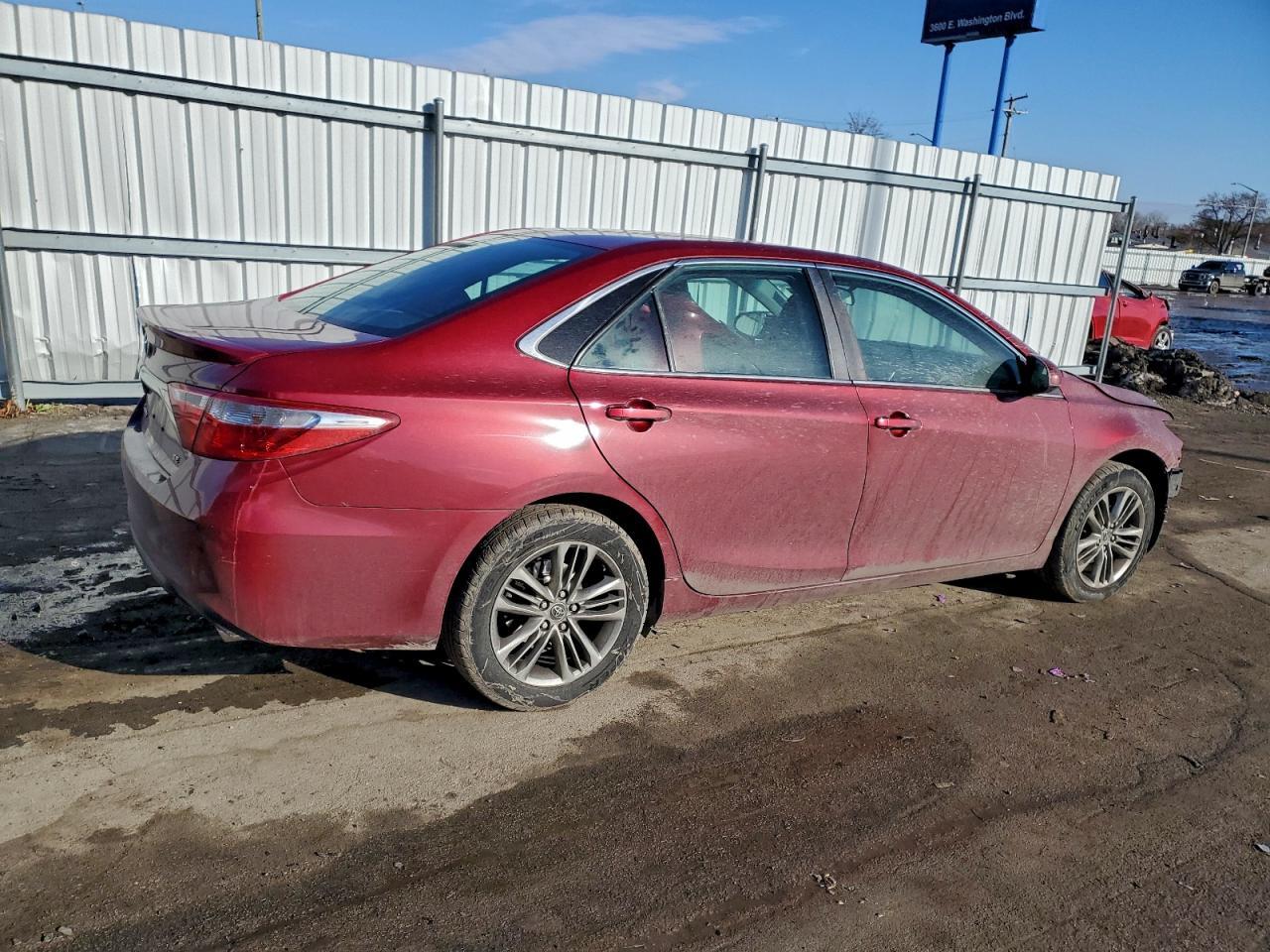 2015 Toyota Camry Le - Фото 3