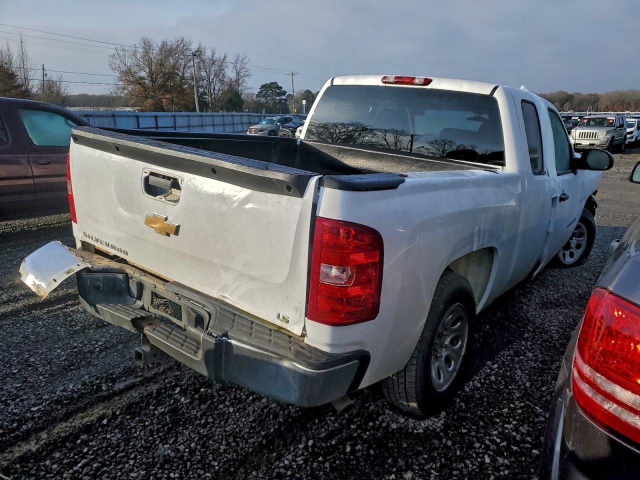 2007 Chevrolet Silverado C1500 - Image 3