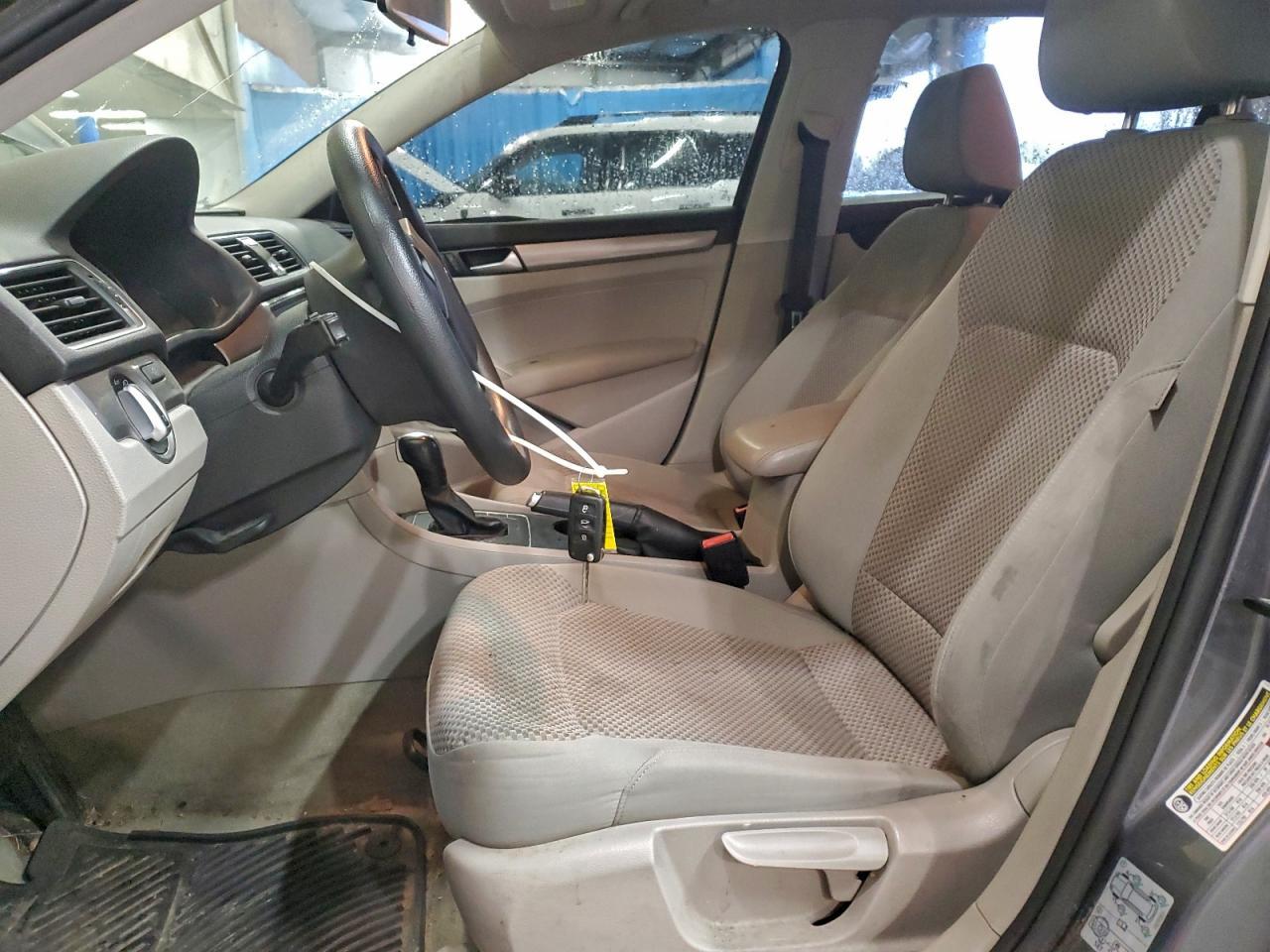 2013 Volkswagen Passat S - Image 7