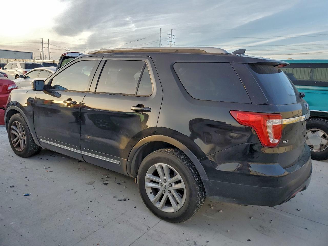 2016 Ford Explorer Xlt - Фото 2