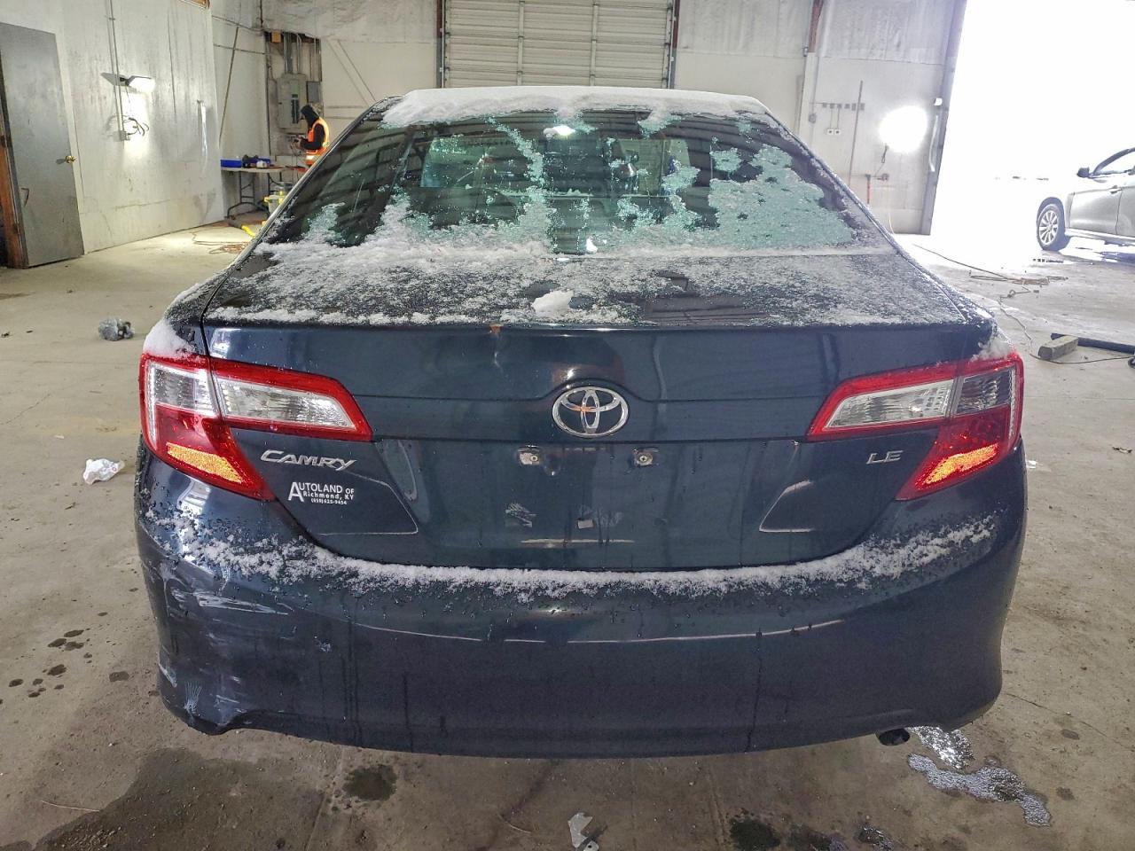 2014 Toyota Camry L - Фото 6