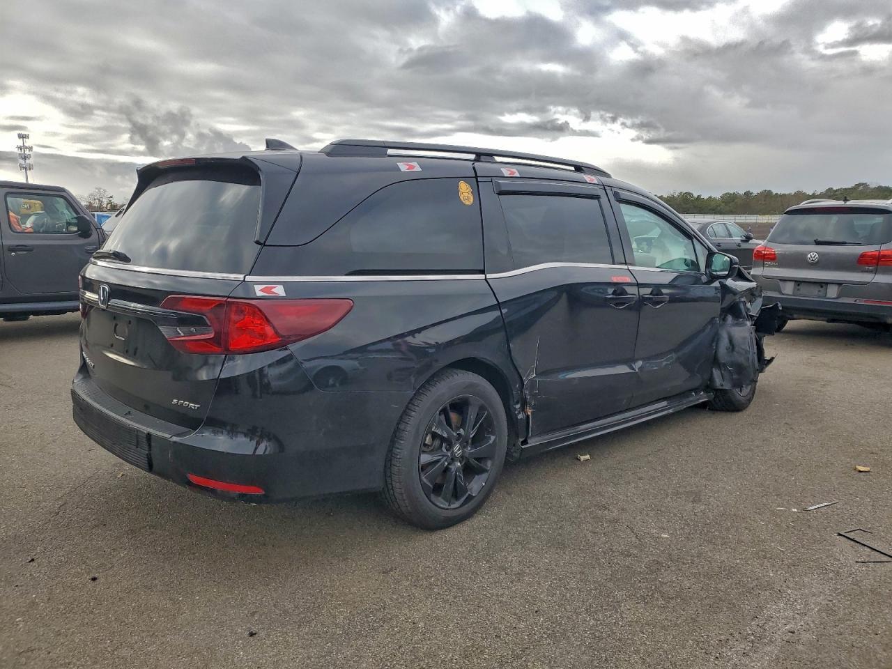 2023 Honda Odyssey Sport-L - Image 3
