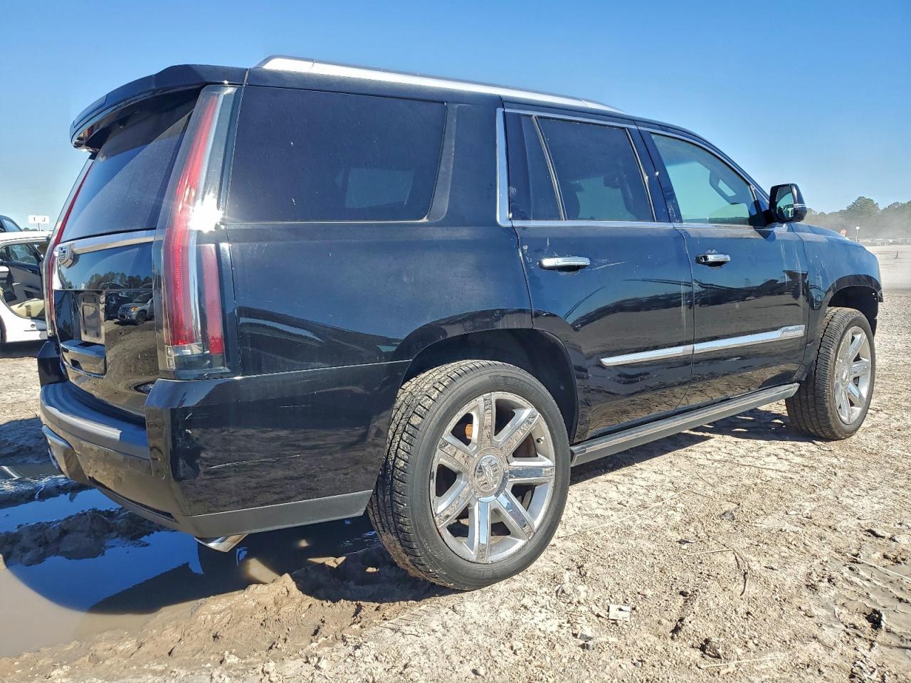 2015 Cadillac Escalade Premium - Image 3