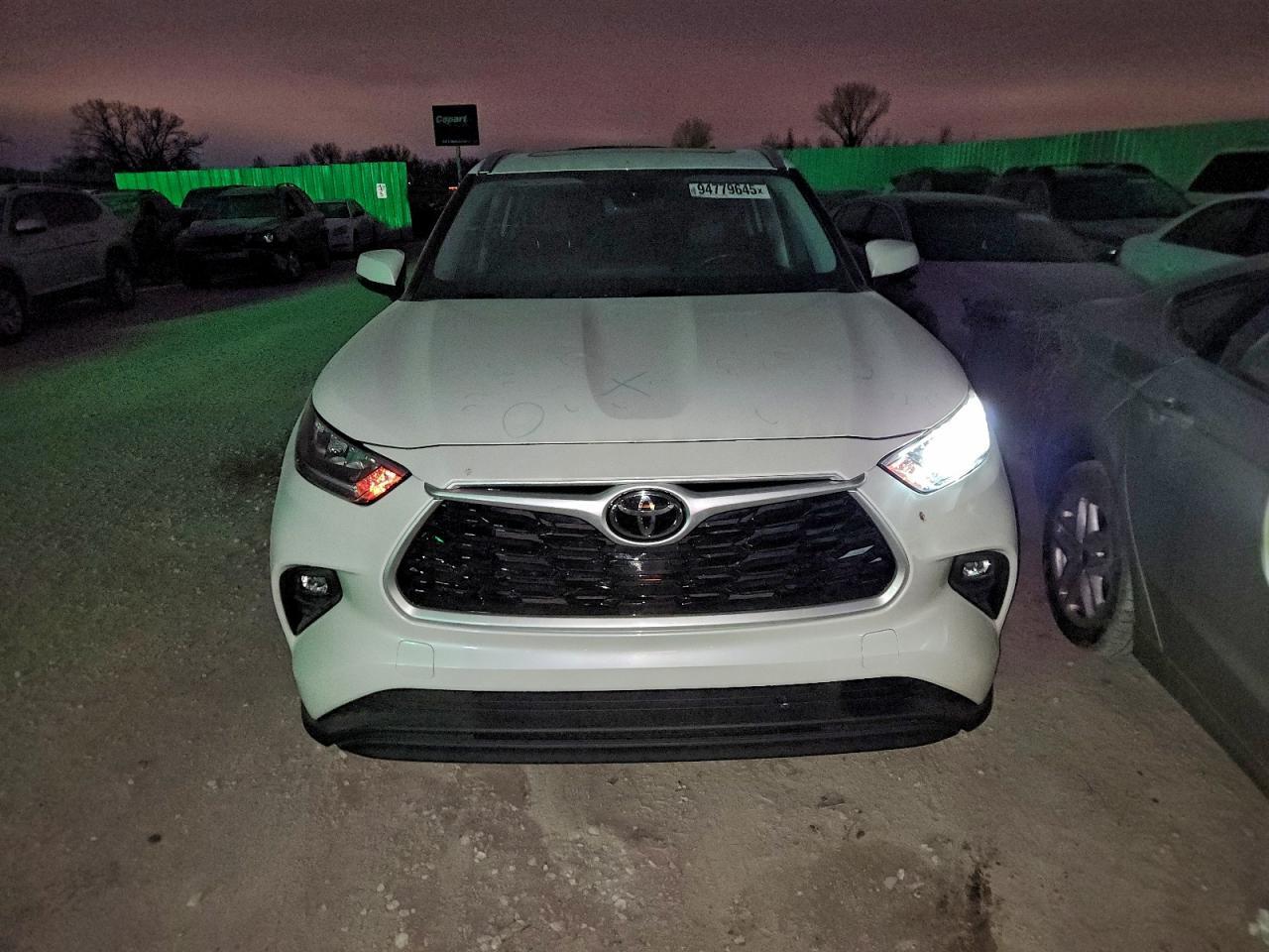 2020 Toyota Highlander Xle - Image 5