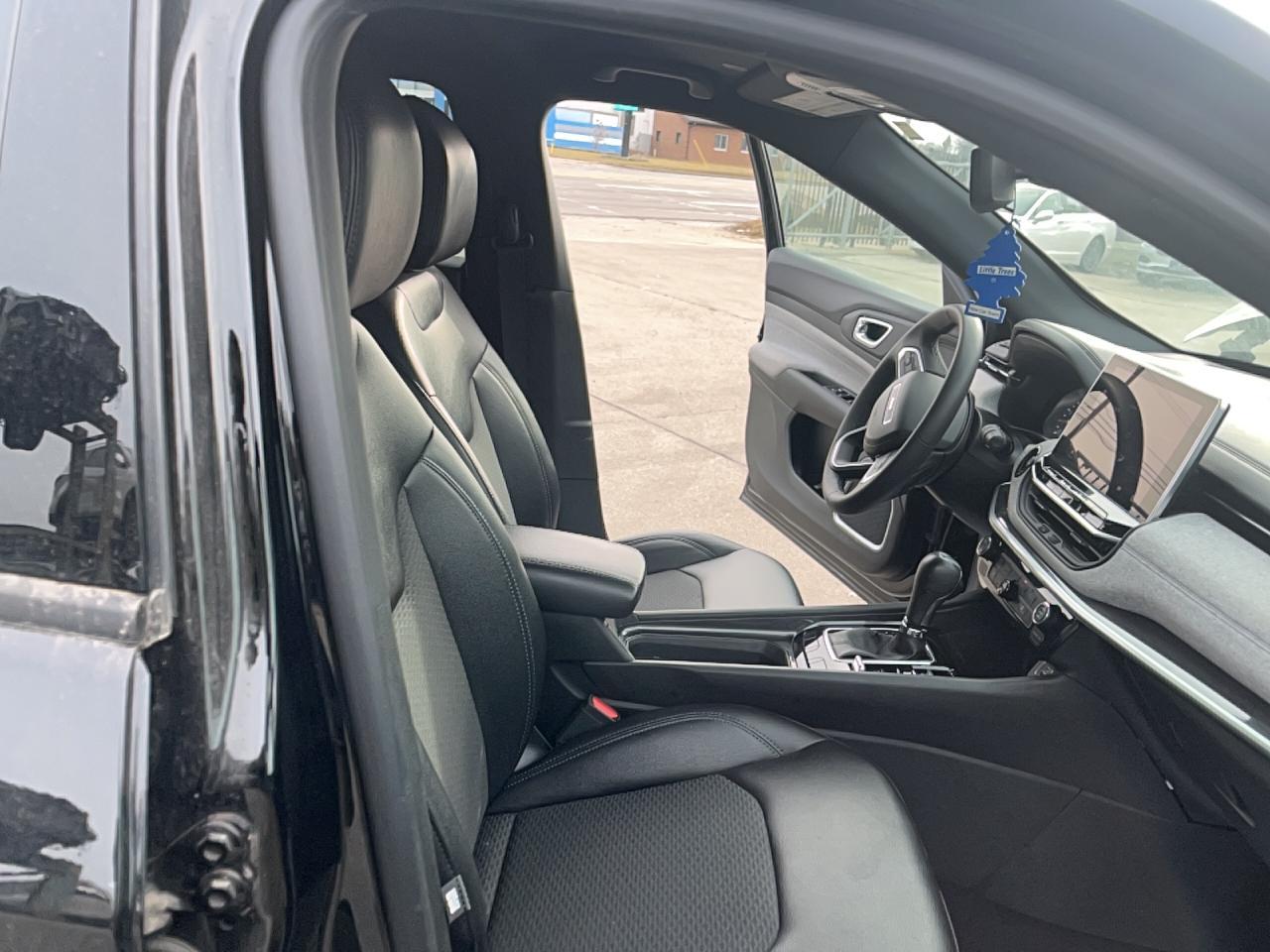 2024 Jeep Compass Latitude - Image 5