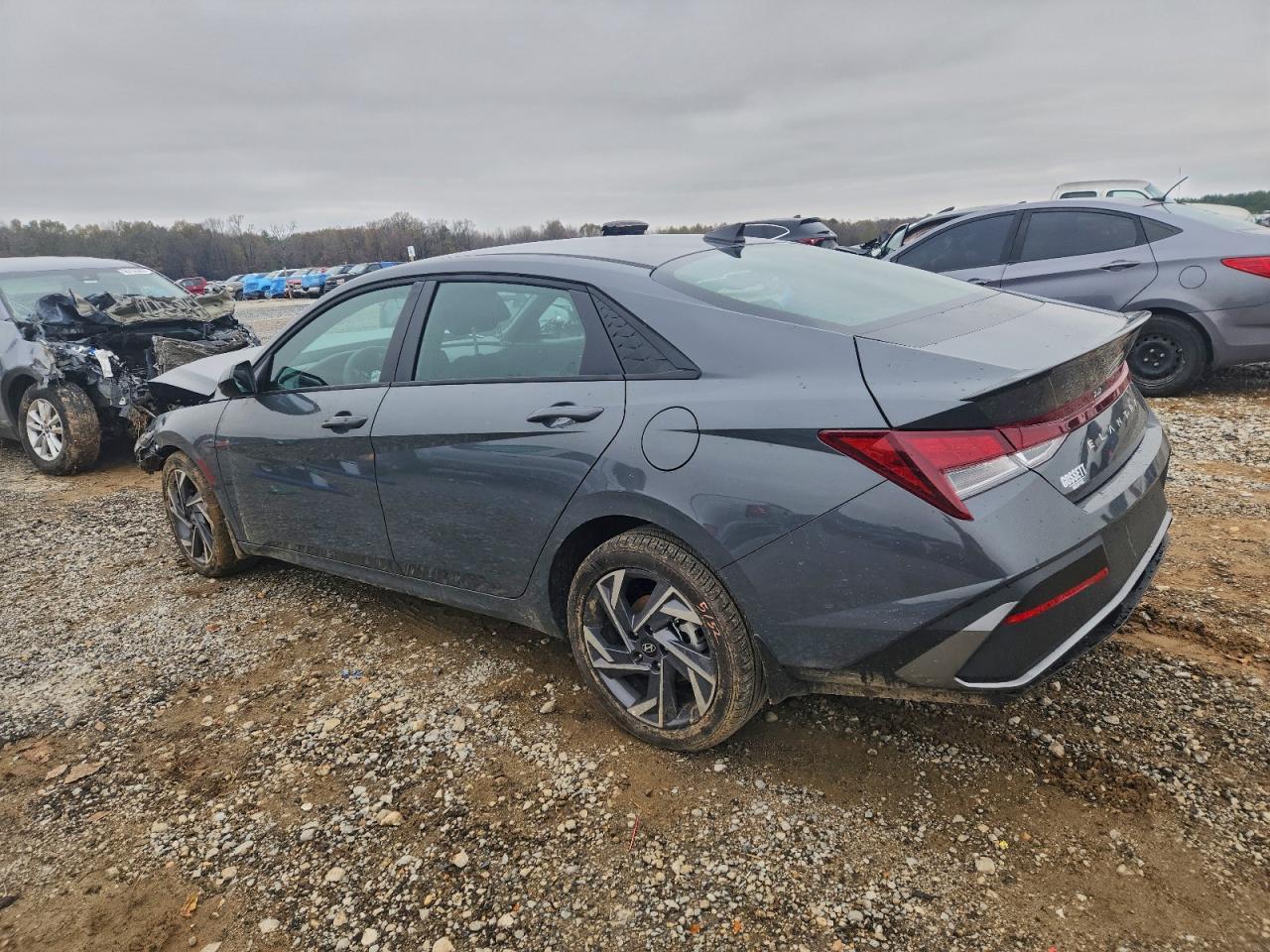 2025 Hyundai Elantra Sel Sport - Image 2