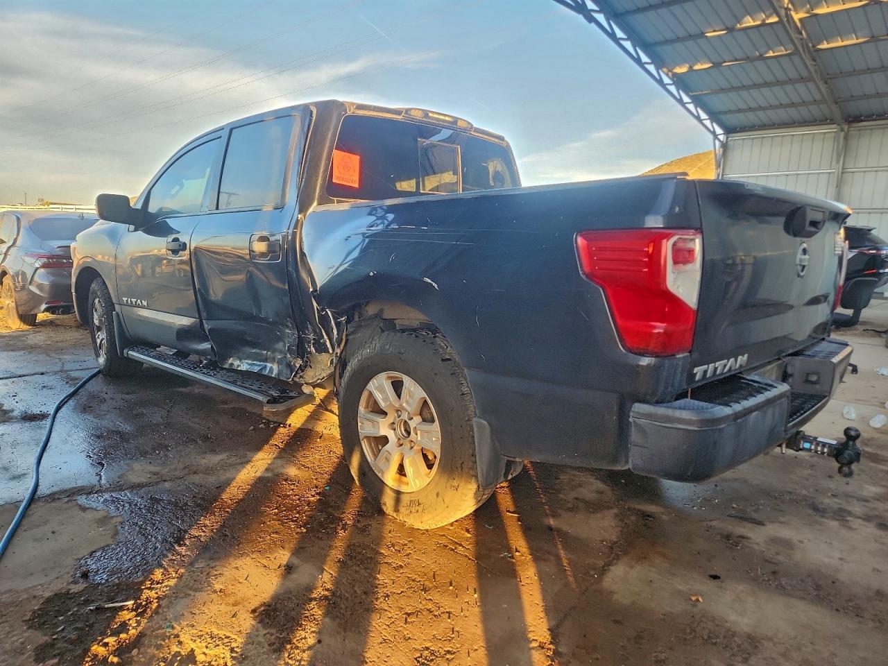 2017 Nissan Titan S - Фото 2