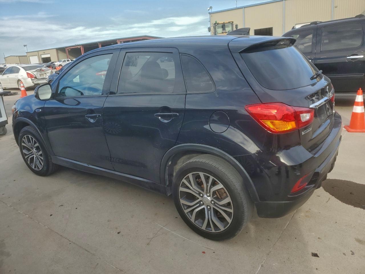 2018 Mitsubishi Outlander Sport Es - Image 2