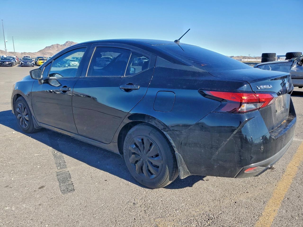 2020 Nissan Versa S - Фото 2