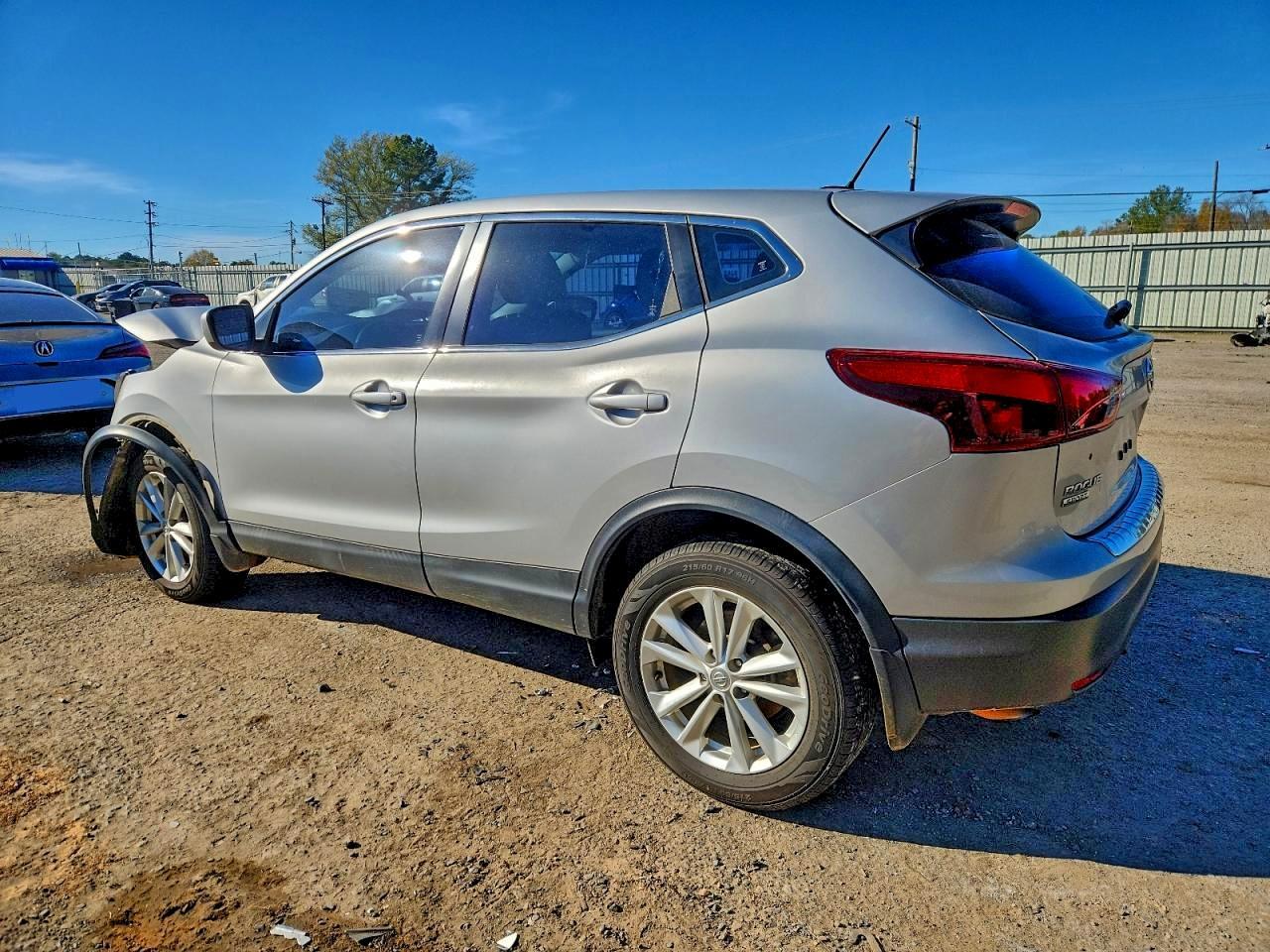 2017 Nissan Rogue Sport S - Фото 2