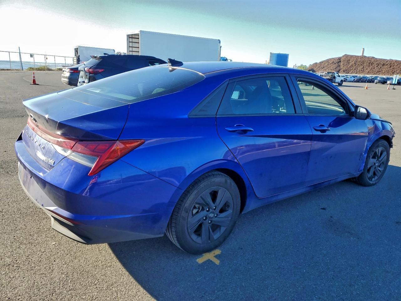 2023 Hyundai Elantra Blue - Фото 3