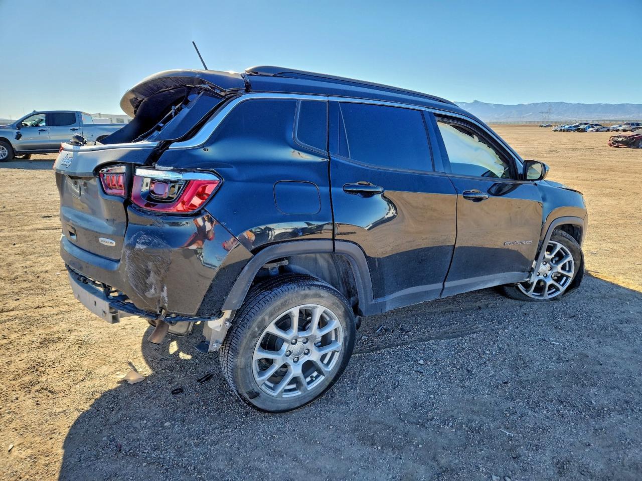 2022 Jeep Compass Latitude Lux - Image 3