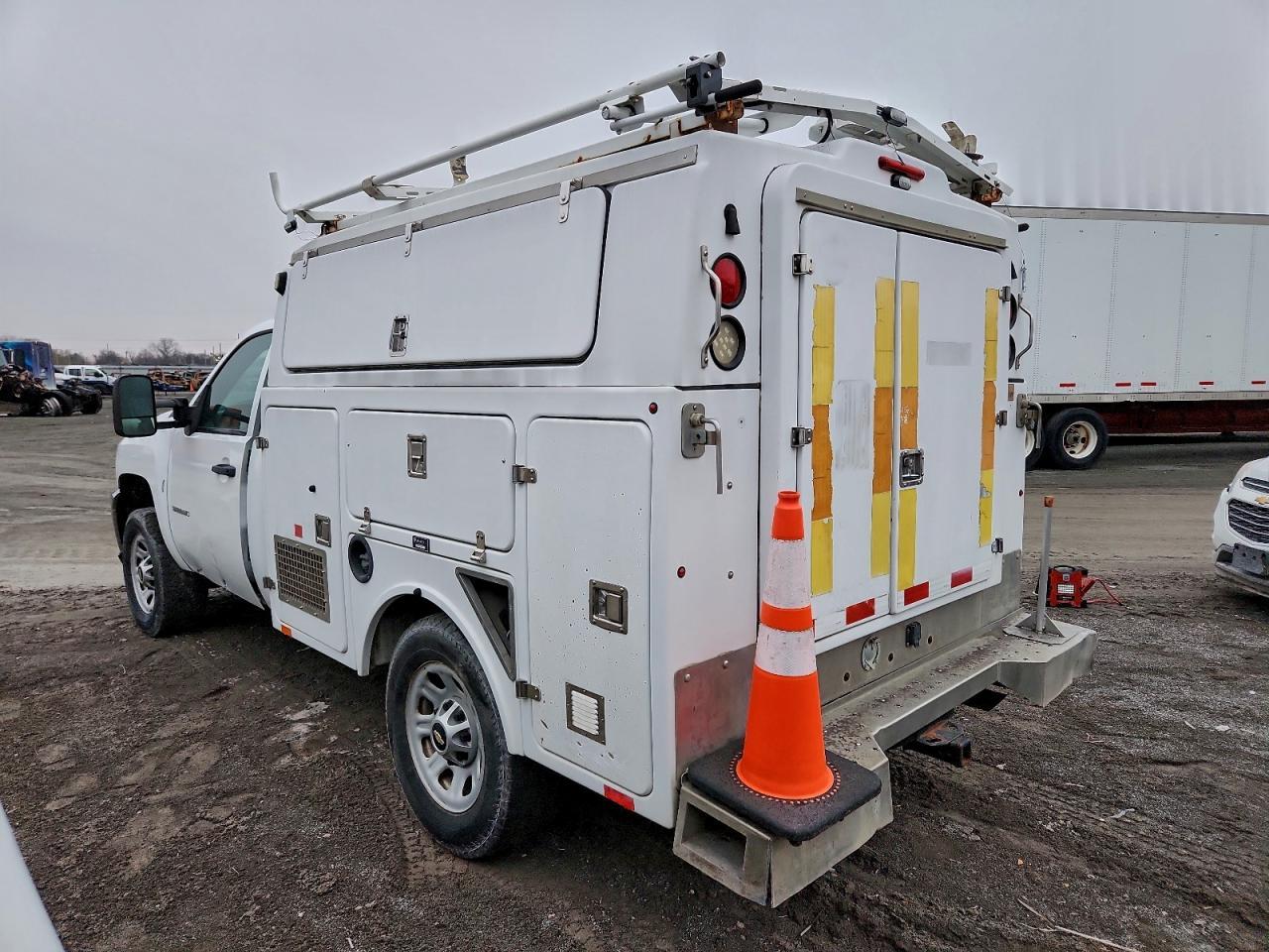 2012 Chevrolet Silverado K3500 - Фото 2