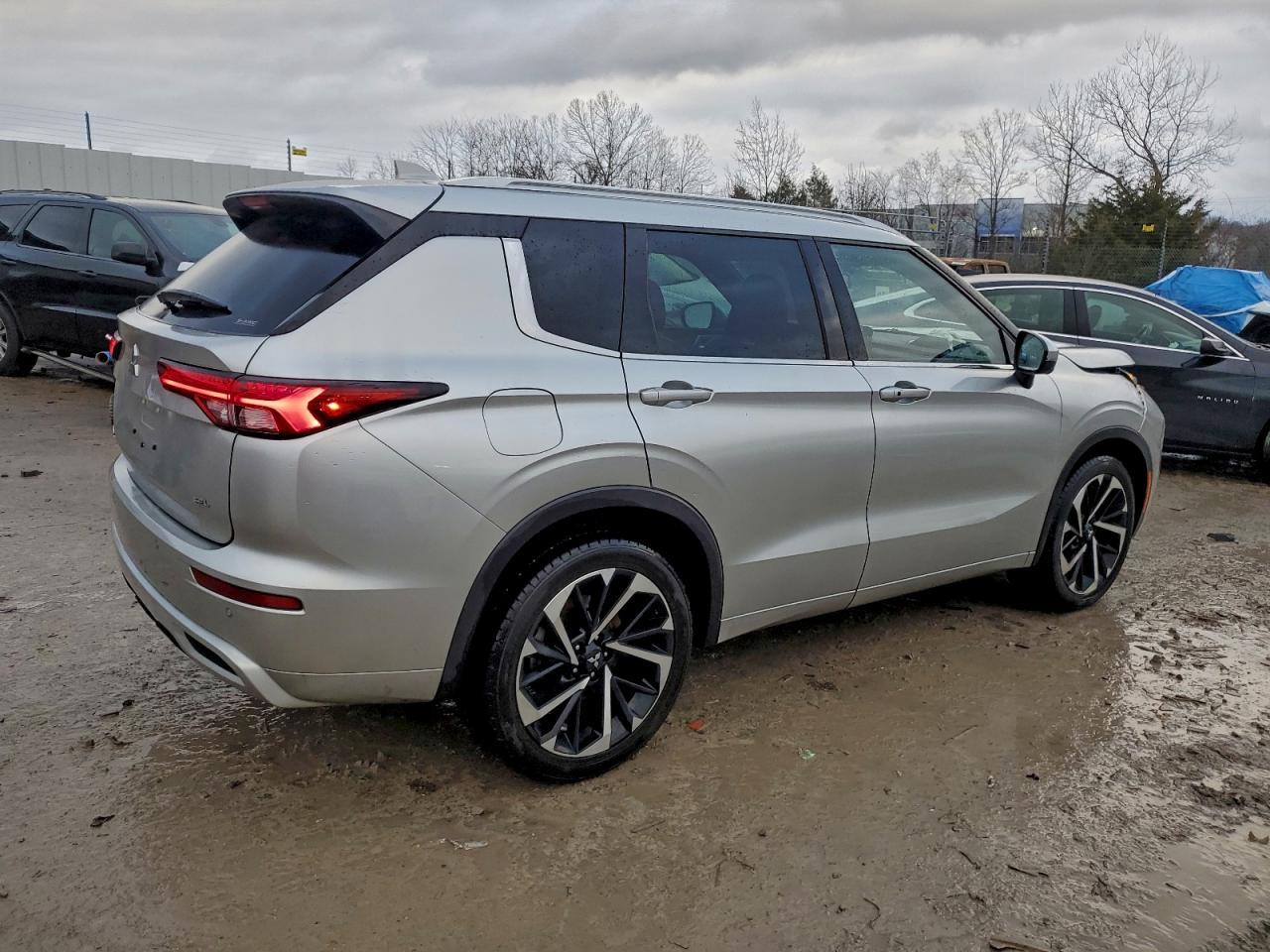 2022 Mitsubishi Outlander Sel - Image 3