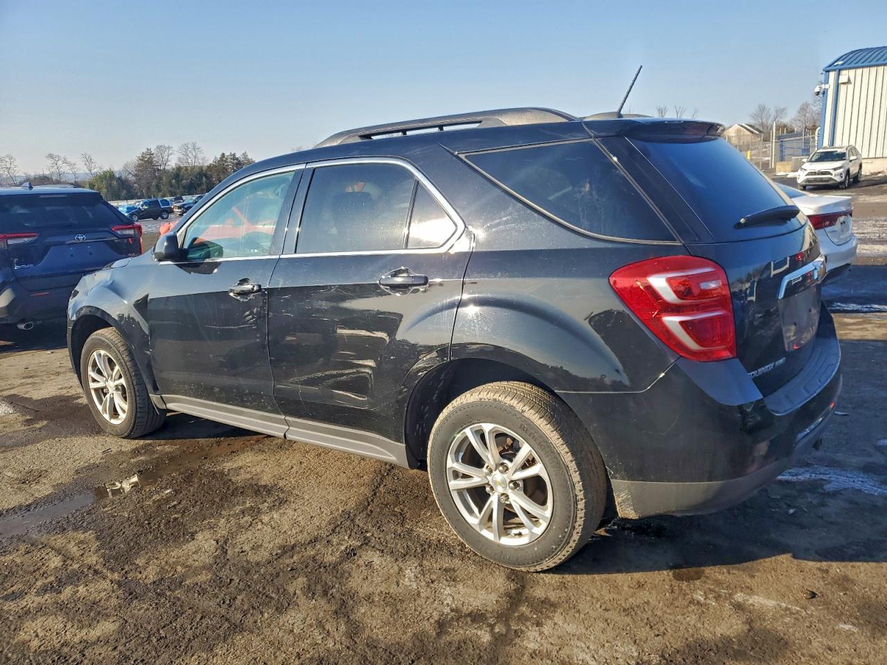 2017 Chevrolet Equinox Lt - Image 2