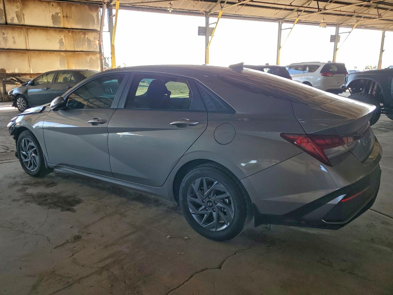 2024 Hyundai Elantra Blue - Фото 2
