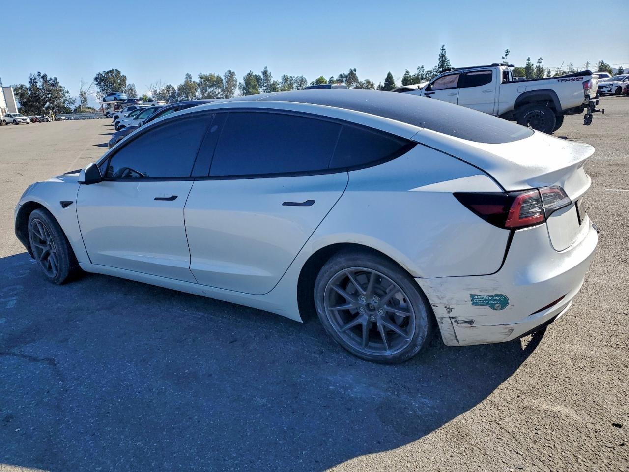 2023 Tesla Model 3 - Фото 2