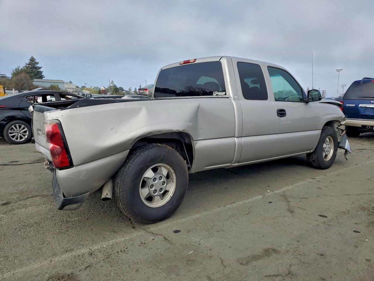2004 Chevrolet Silverado - Фото 3