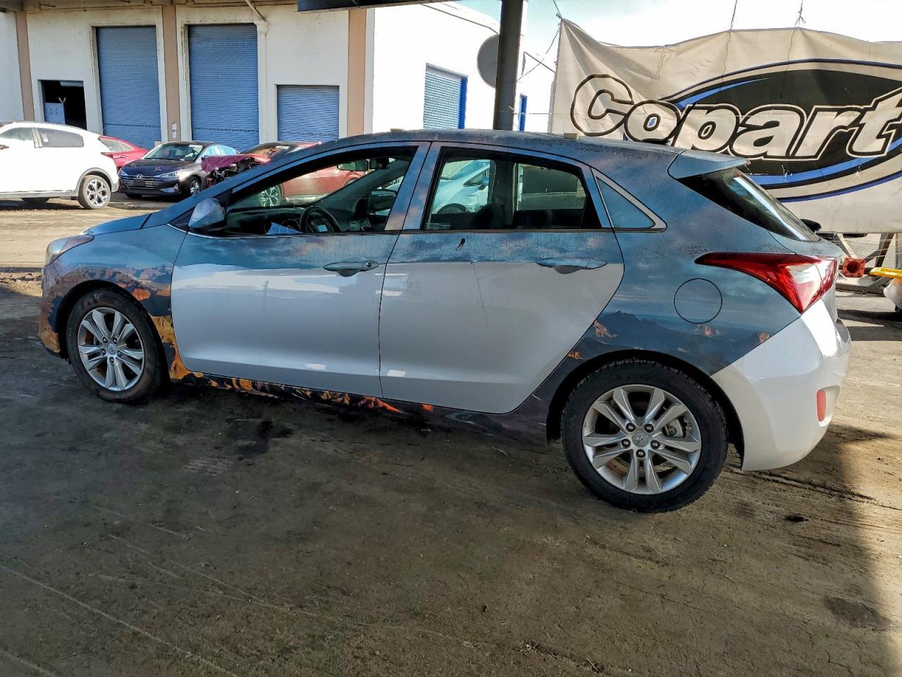 2016 Hyundai Elantra Gt - Image 2
