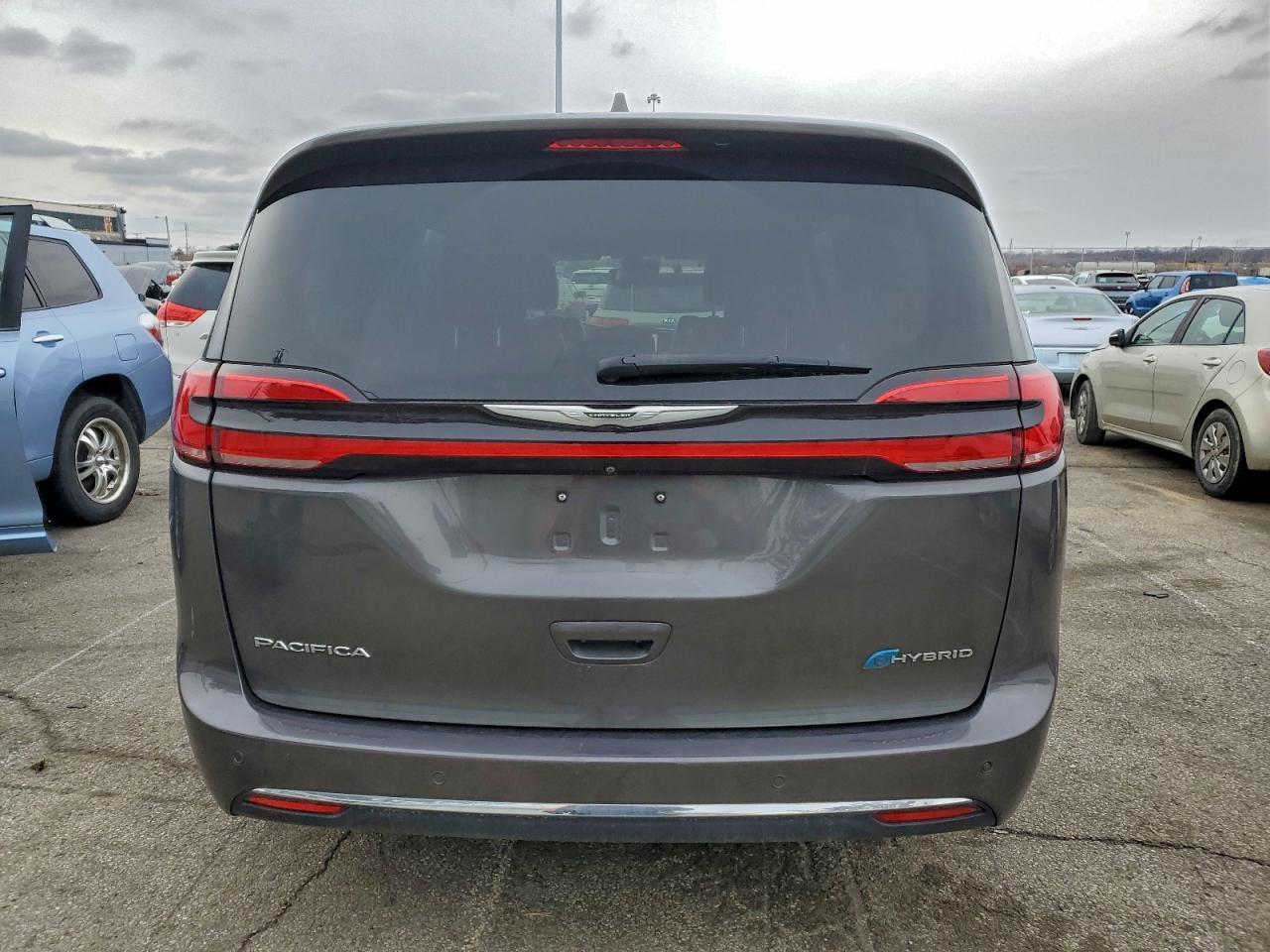 2022 Chrysler Pacifica Hybrid Touring L - Image 6