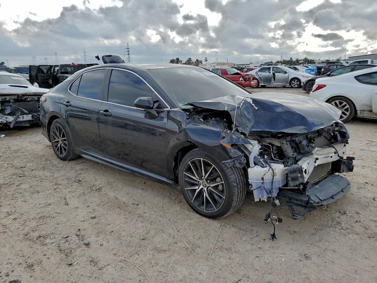 2022 Toyota Camry Se - Image 4