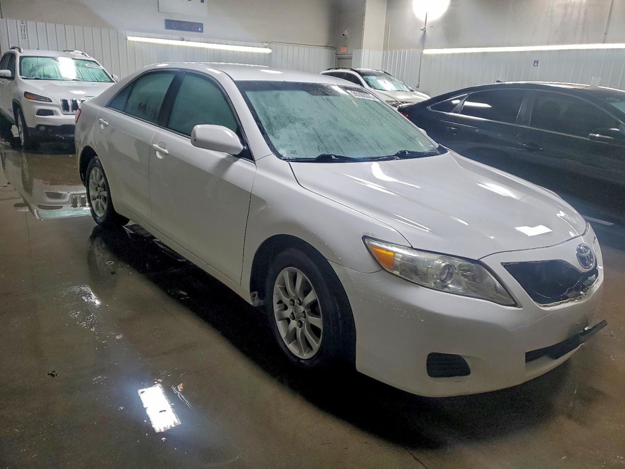 2010 Toyota Camry Le - Image 4