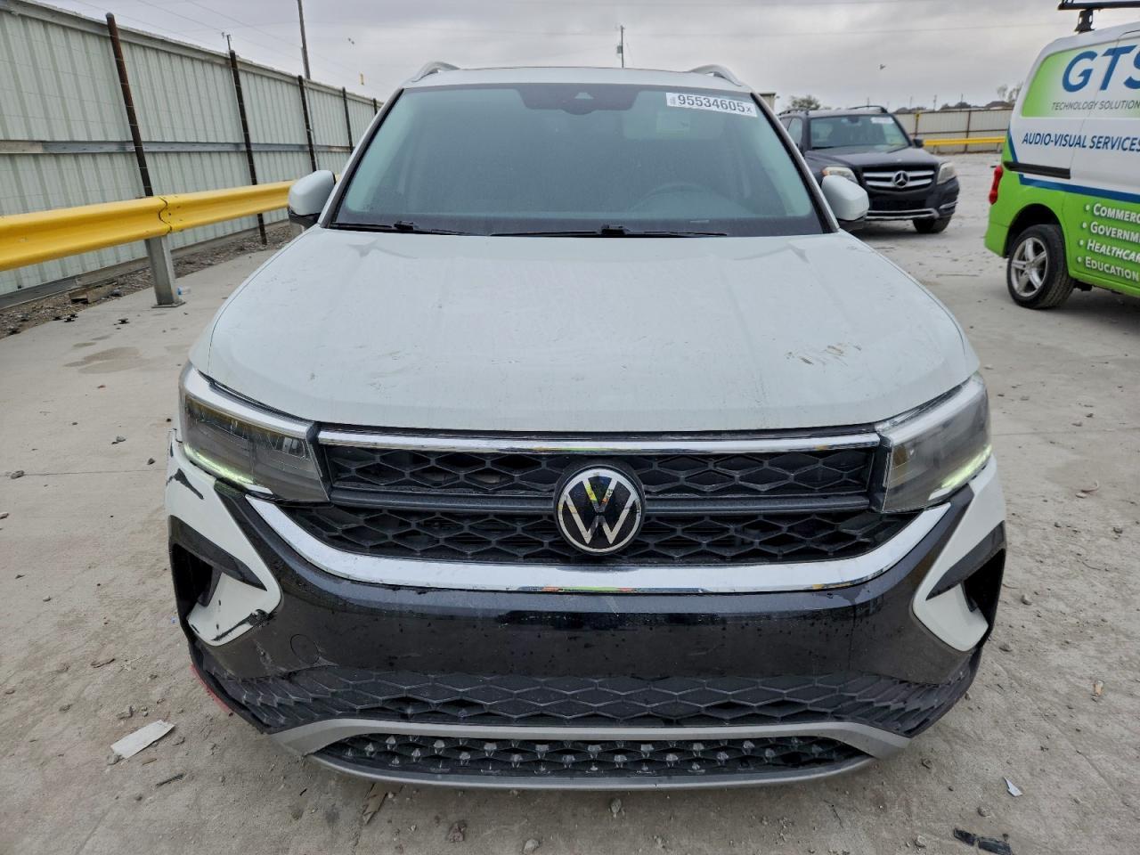 2023 Volkswagen Taos Se - Image 5