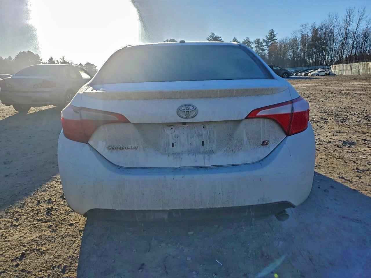 2015 Toyota Corolla L - Фото 6